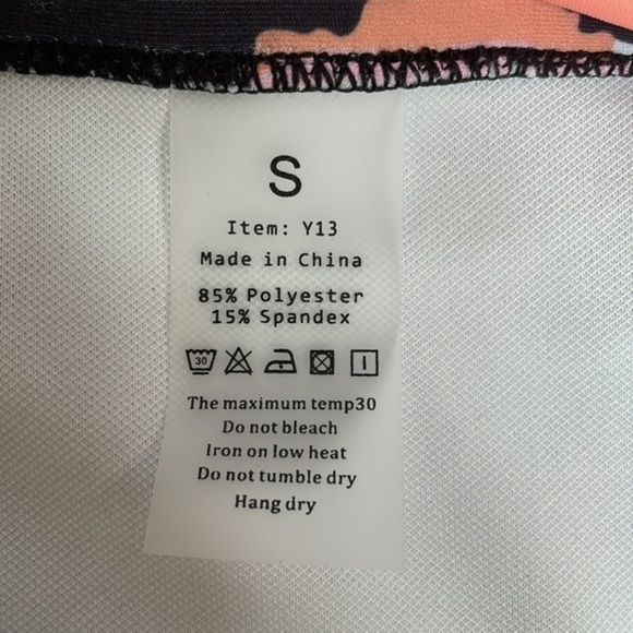 NWT. Two piece bathing suite.  Tropical. Floral. Size small. Excellent condition - Picture 8 of 8